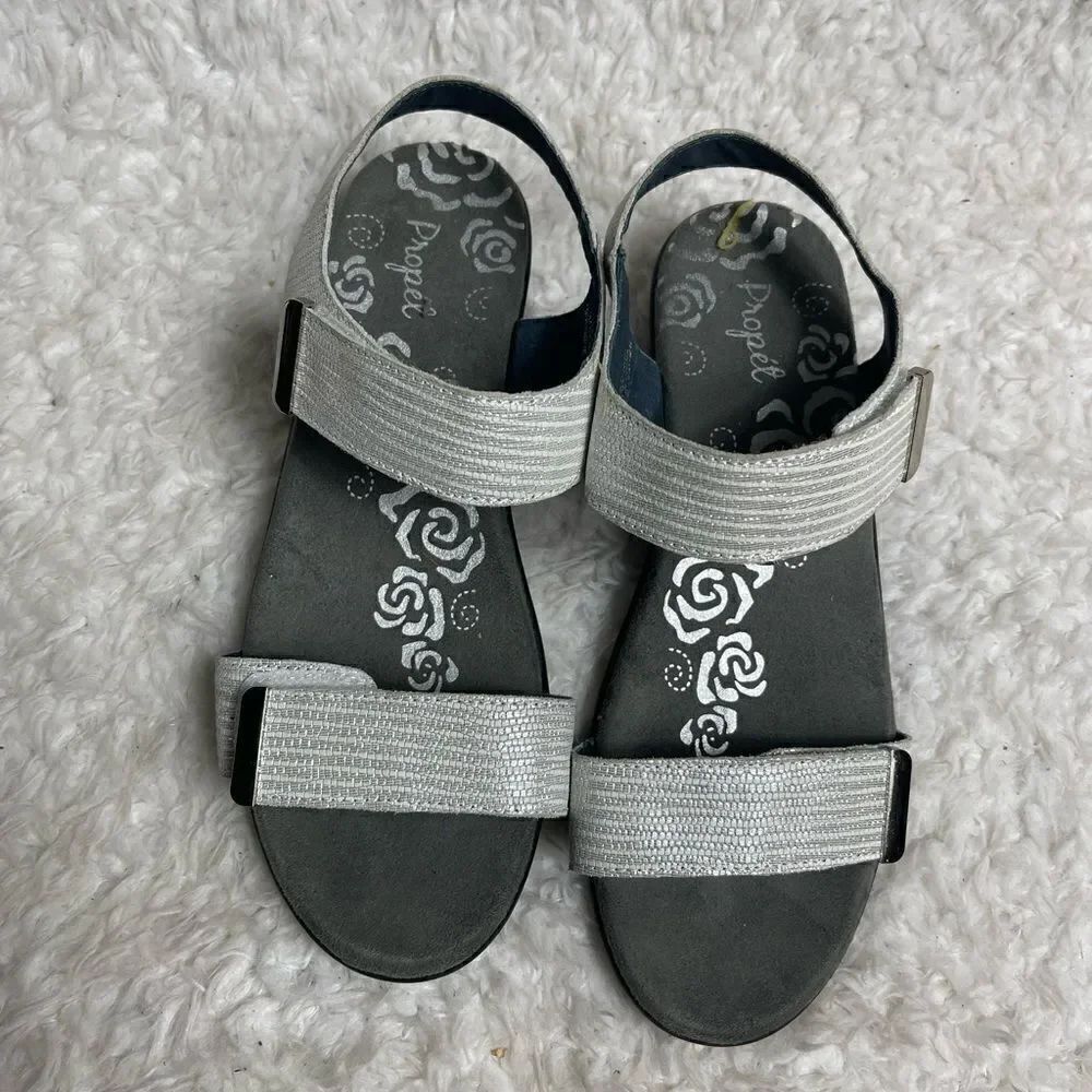 Propet Meringue Leather silver Adjustable Straps Sandals Size 8.5W